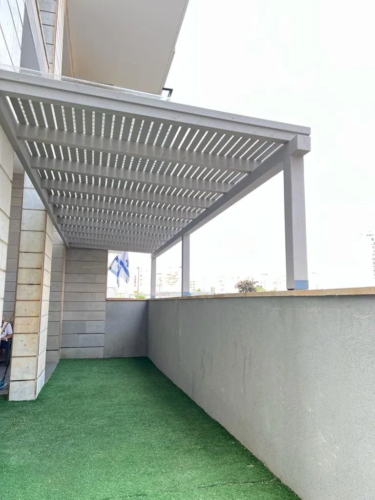 פרגולות מעץ בכפר סבא: המדריך השלם לבחירה נכונה