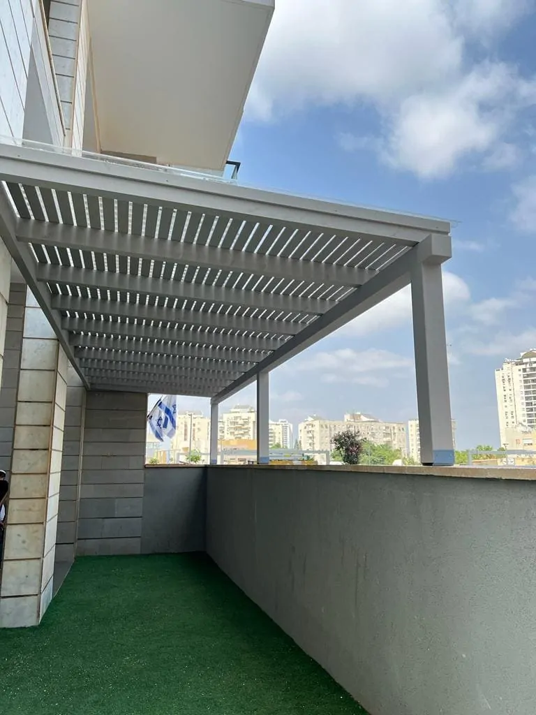 פרגולה בהרצליה: מדריך לבחירה נכונה לבית שלכם