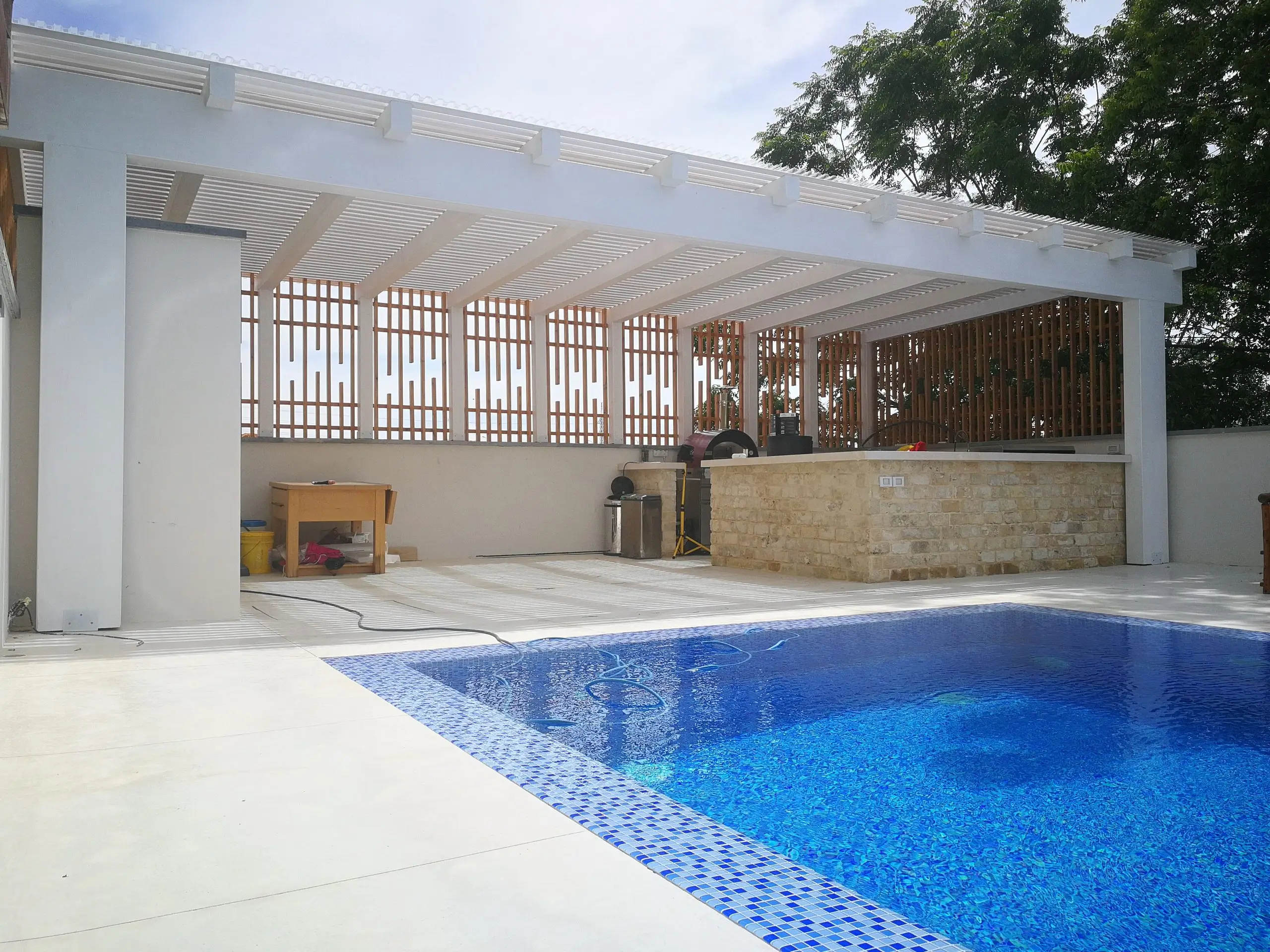 פרגולה יחודית עם נגיעות מראה מהמזרח