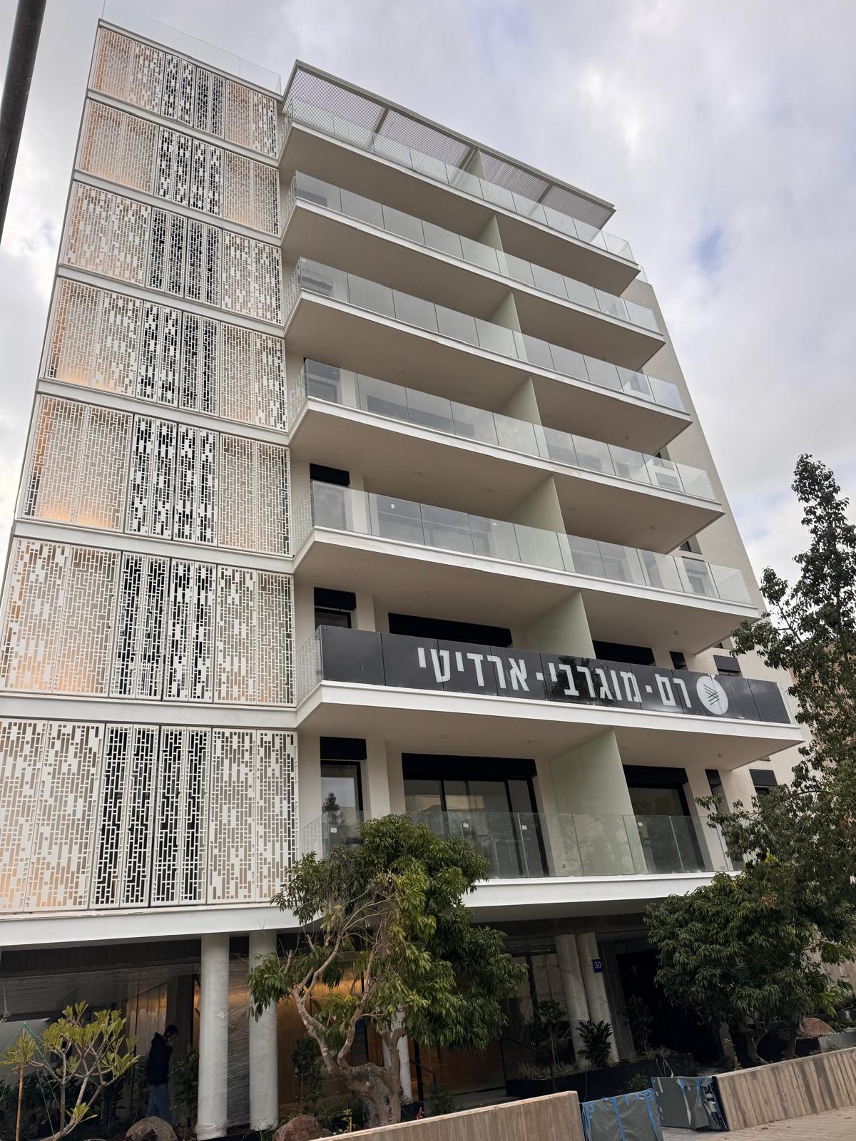 פנקס 25 – מצללות אלומיניום